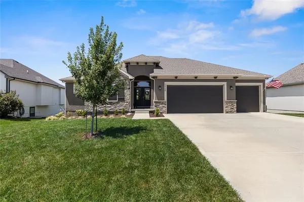 19700 Norton ST, Spring Hill, KS 66083