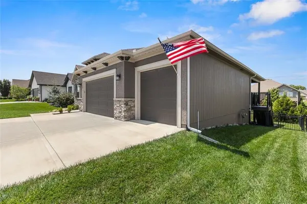 19700 Norton ST, Spring Hill, KS 66083