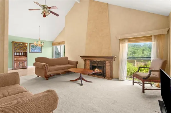 7916 Colony LN, Lenexa, KS 66215
