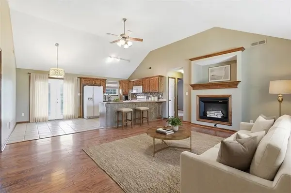 413 Graystone DR, Grain Valley, MO 64029