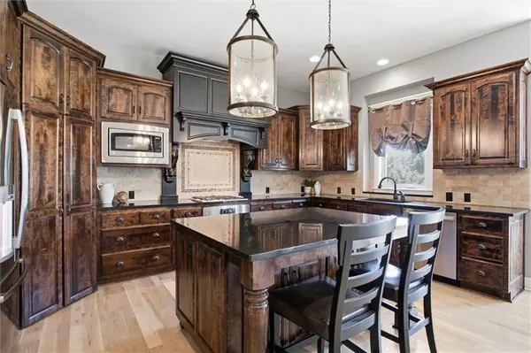16532 Cody ST, Overland Park, KS 66221