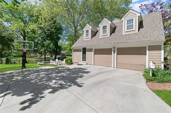 8740 Ensley LN, Leawood, KS 66206