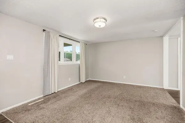 8109 N Summit RD, Kansas City, MO 64118
