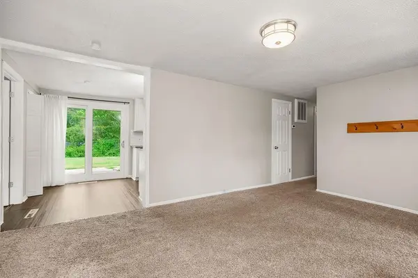 8109 N Summit RD, Kansas City, MO 64118