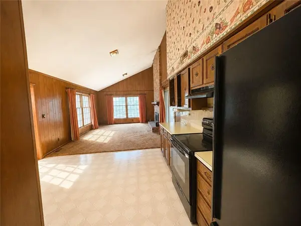 802 S 10th ST, Louisburg, KS 66053