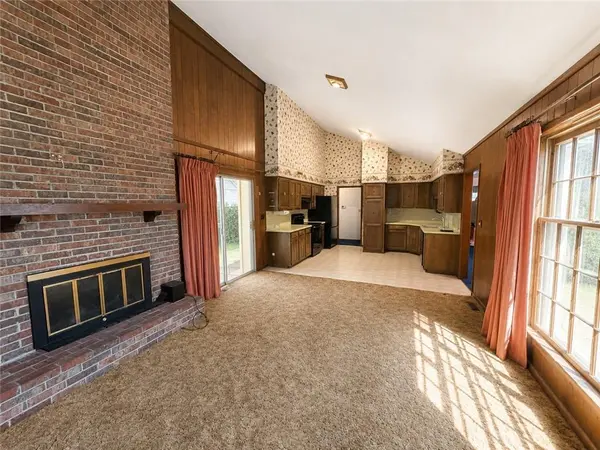 802 S 10th ST, Louisburg, KS 66053