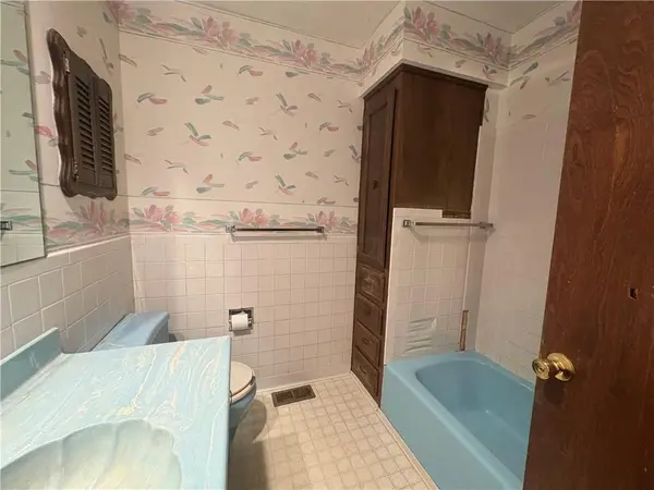 802 S 10th ST, Louisburg, KS 66053