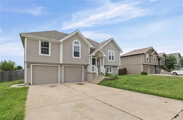712 S Sunset LN, Raymore, MO 64083