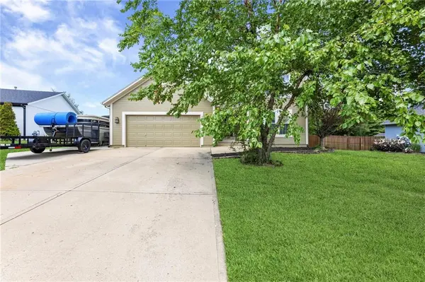 21240 W 226th ST, Spring Hill, KS 66083