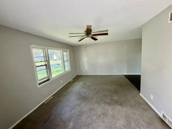 7906 E 93rd ST, Kansas City, MO 64138