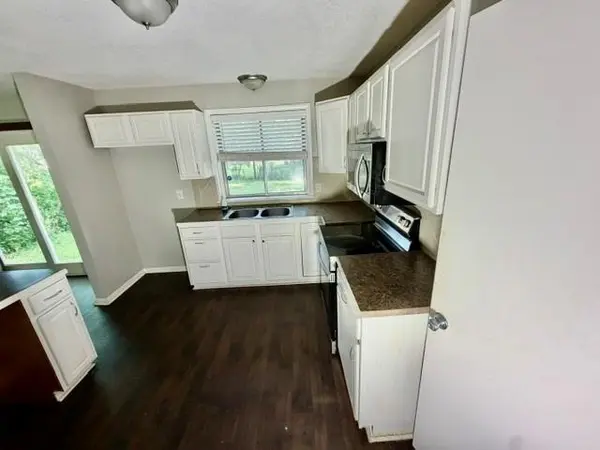 7906 E 93rd ST, Kansas City, MO 64138