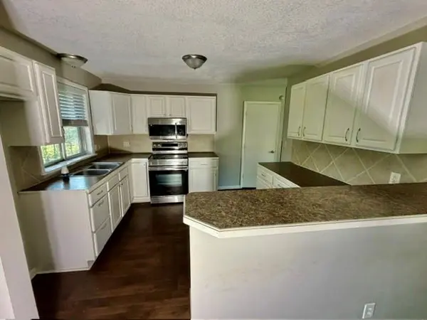 7906 E 93rd ST, Kansas City, MO 64138