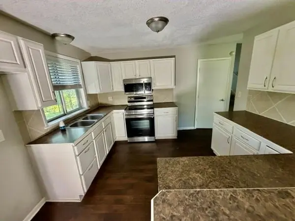 7906 E 93rd ST, Kansas City, MO 64138
