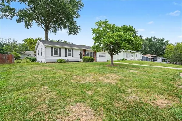 3110 NE 66TH ST, Gladstone, MO 64119