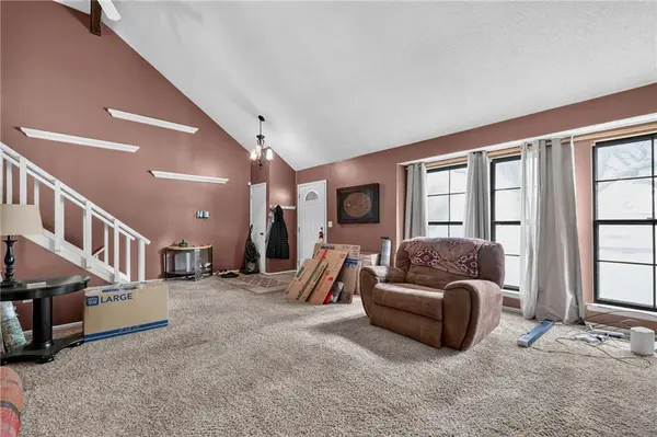 110 E Nelson CIR, Olathe, KS 66061