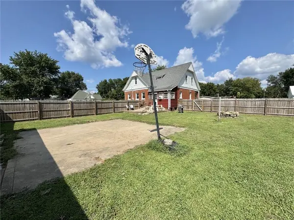 200 S Moulton ST, Leeton, MO 64761