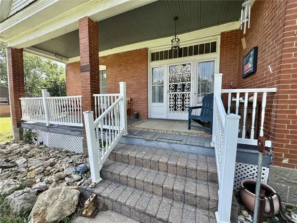 200 S Moulton ST, Leeton, MO 64761