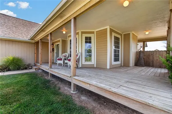 9618 Greenton RD, Odessa, MO 64076