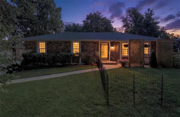 1913 N York ST, Independence, MO 64058