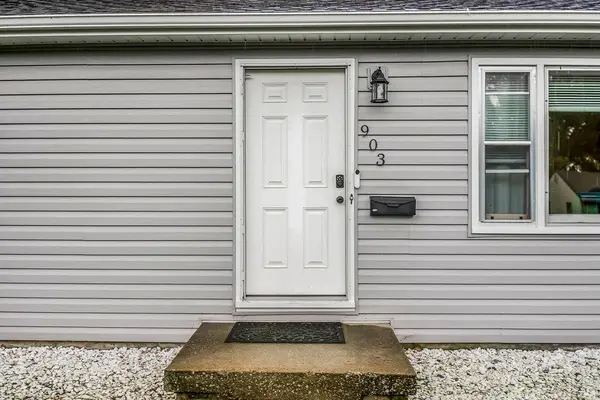 903 NE 67th PL, Gladstone, MO 64118