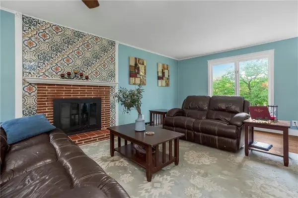 170 W Terrace Trail ST, Lake Quivira, KS 66217