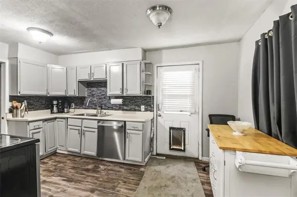 2418 Park LN, Oak Grove, MO 64075