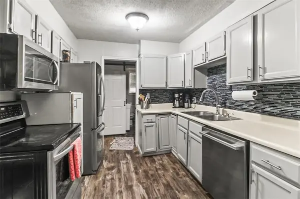 2418 Park LN, Oak Grove, MO 64075