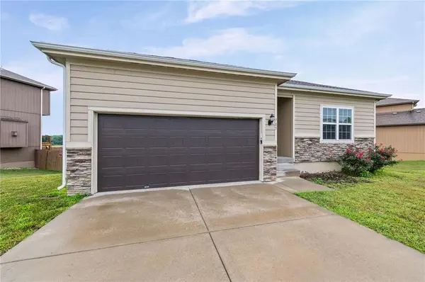 705 NW 111th TER, Kansas City, MO 64155