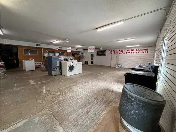 8918 E Winner RD, Independence, MO 64052