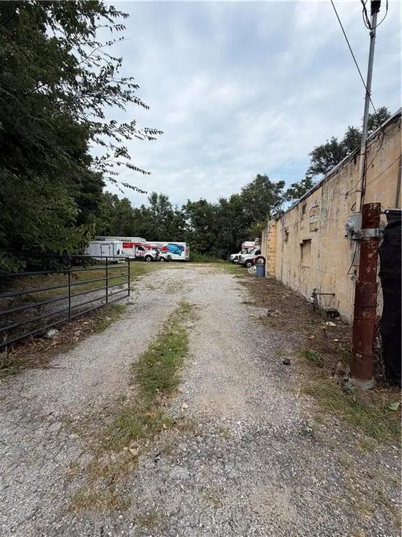 8918 E Winner RD, Independence, MO 64052
