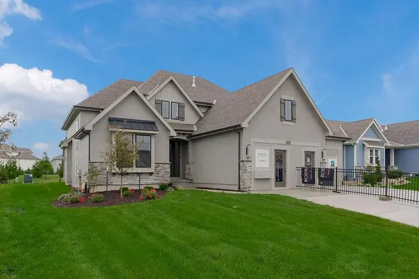 15564 W 168th TER, Olathe, KS 66062