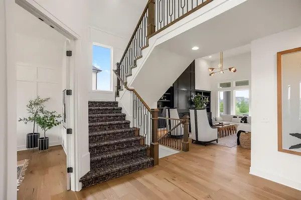 15564 W 168th TER, Olathe, KS 66062
