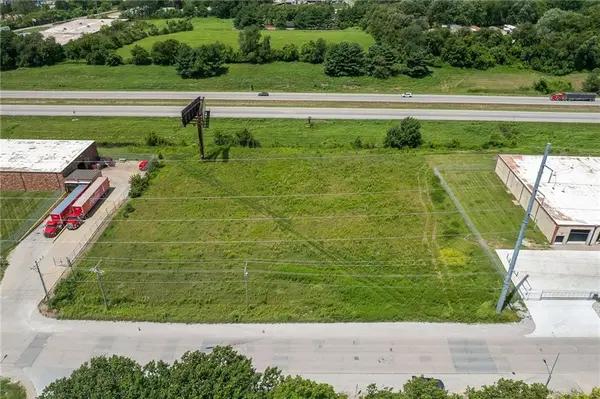 3702 S Leonard RD, St Joseph, MO 64503