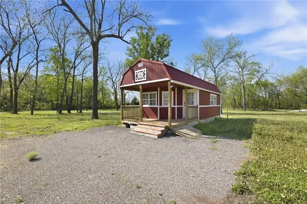 74 3rd ST, Moran, KS 66755