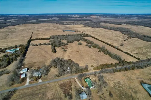 000 Valley RD, Fulton, KS 66743