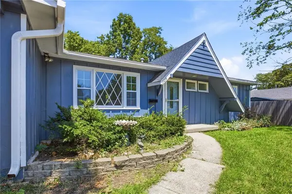 104 Bowman ST, Harrisonville, MO 64701