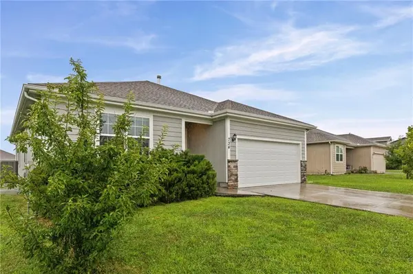 734 S Cypress ST, Gardner, KS 66030