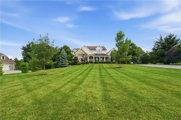3835 W 180th TER, Stilwell, KS 66085