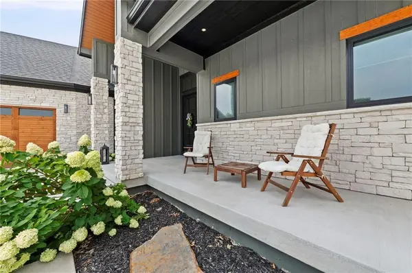 12560 NW Bittersweet DR, Platte City, MO 64079