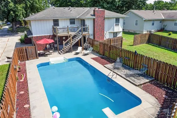 408 E Walnut ST, Odessa, MO 64076