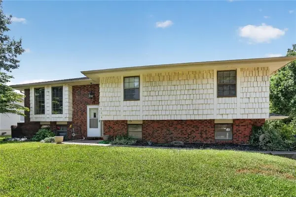 408 E Walnut ST, Odessa, MO 64076