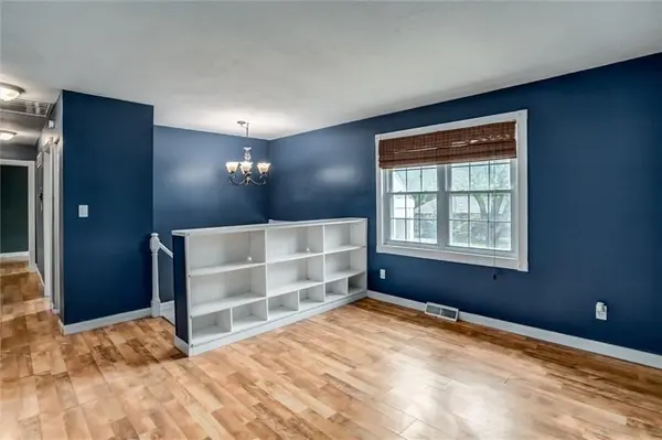 2409 NW Salem CT, Blue Springs, MO 64015