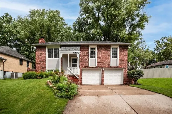 2409 NW Salem CT, Blue Springs, MO 64015