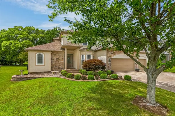 2529 SW Kristin DR, Lee's Summit, MO 64082
