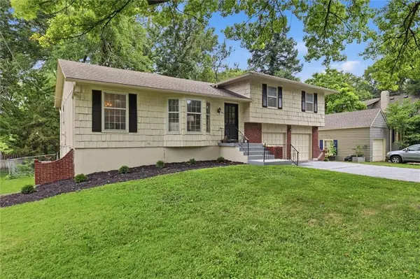 6411 W 69th ST, Overland Park, KS 66204