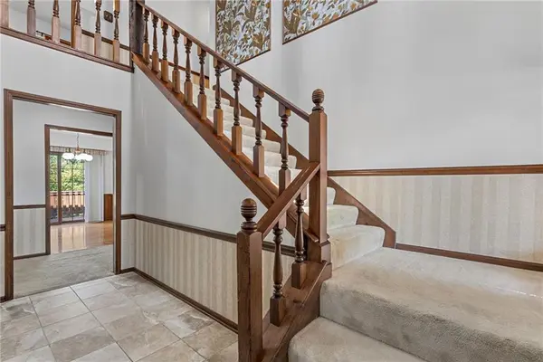10183 Switzer RD, Overland Park, KS 66212