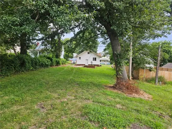 413 W 22nd ST, Higginsville, MO 64037