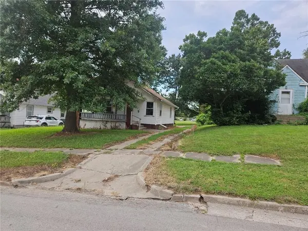 413 W 22nd ST, Higginsville, MO 64037