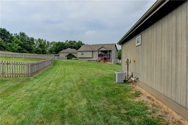 599 Linda CT, Liberty, MO 64068
