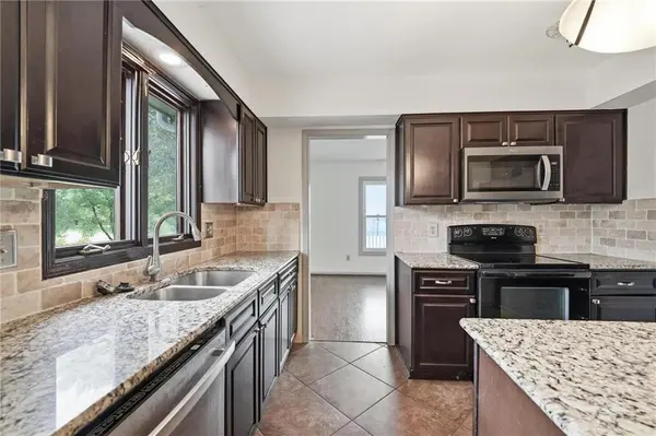 701 NE Burning Tree ST, Lee's Summit, MO 64064